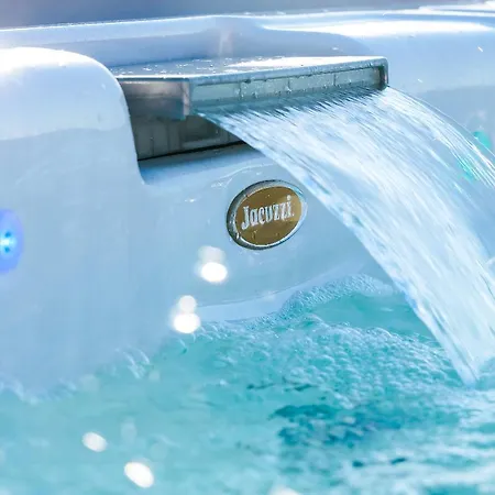 ゲストハウス Don Giulio Luxury Jacuzzi 4*