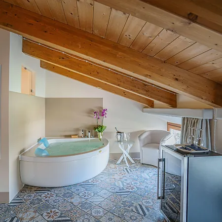 Don Giulio Luxury Jacuzzi Вико-Экуенсе